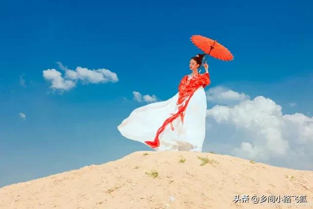 陈瑶晒古风美照庆出道七周年 高发髻眉间点花钿梦回飞鸾