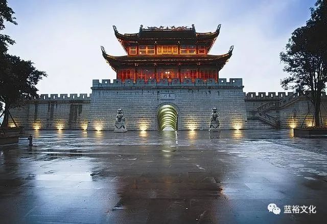 百亿白酒共赴工业旅游