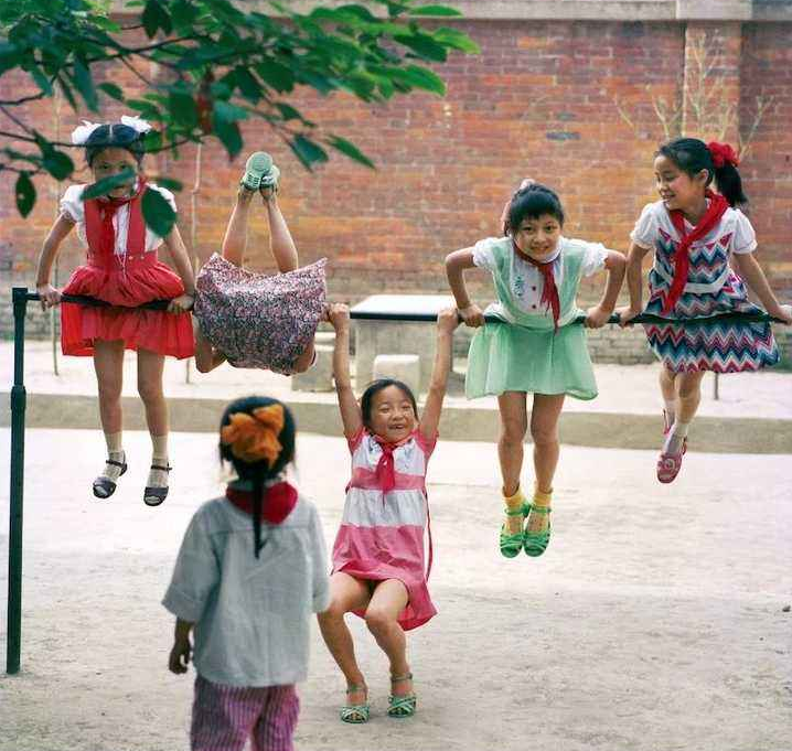 13年前，江苏19岁美女爱上大20岁大学老师，为爱不惜断绝父女关系