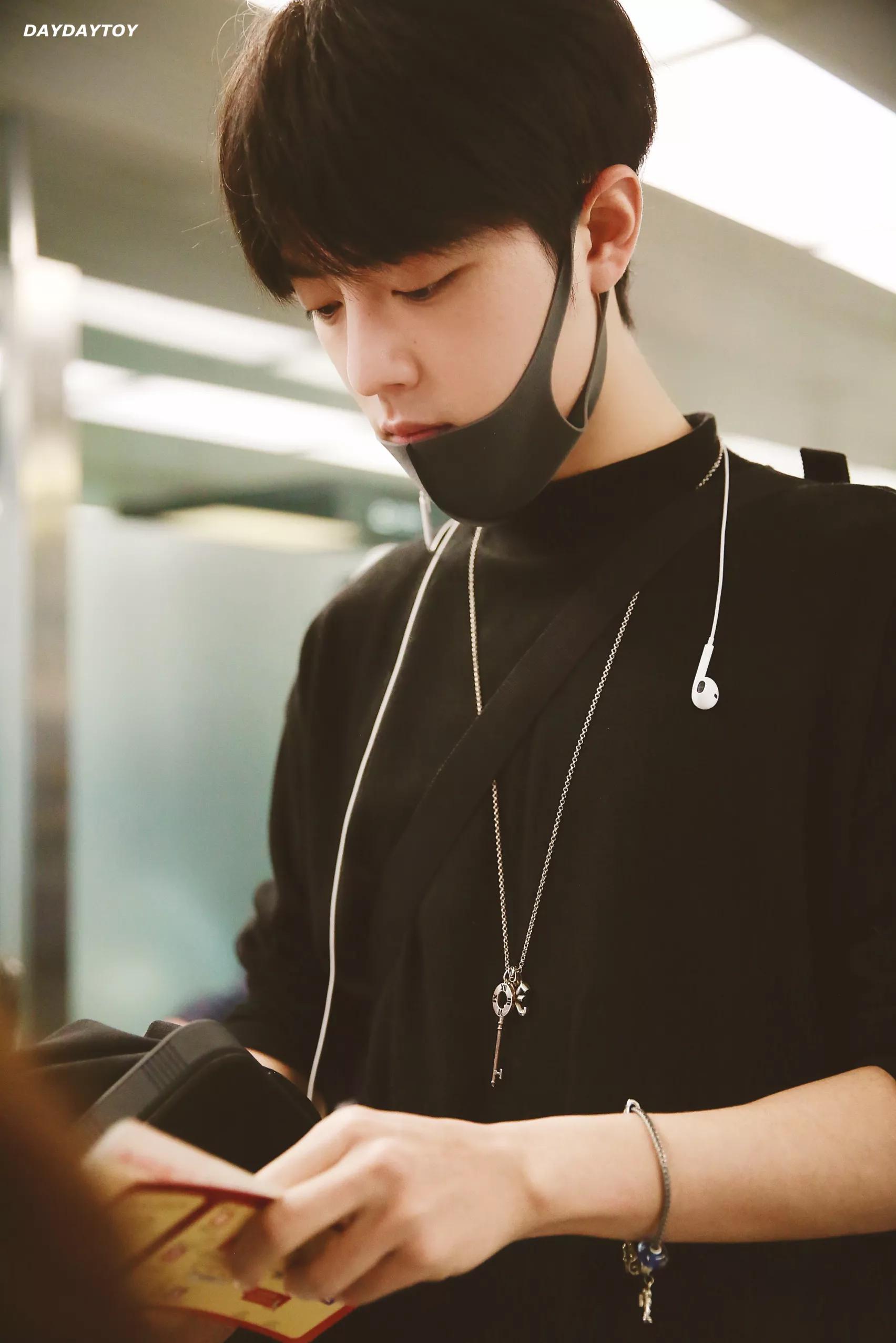 考古肖战:2018年9月—12月机场时间线汇总,今天请叫我收图狂魔