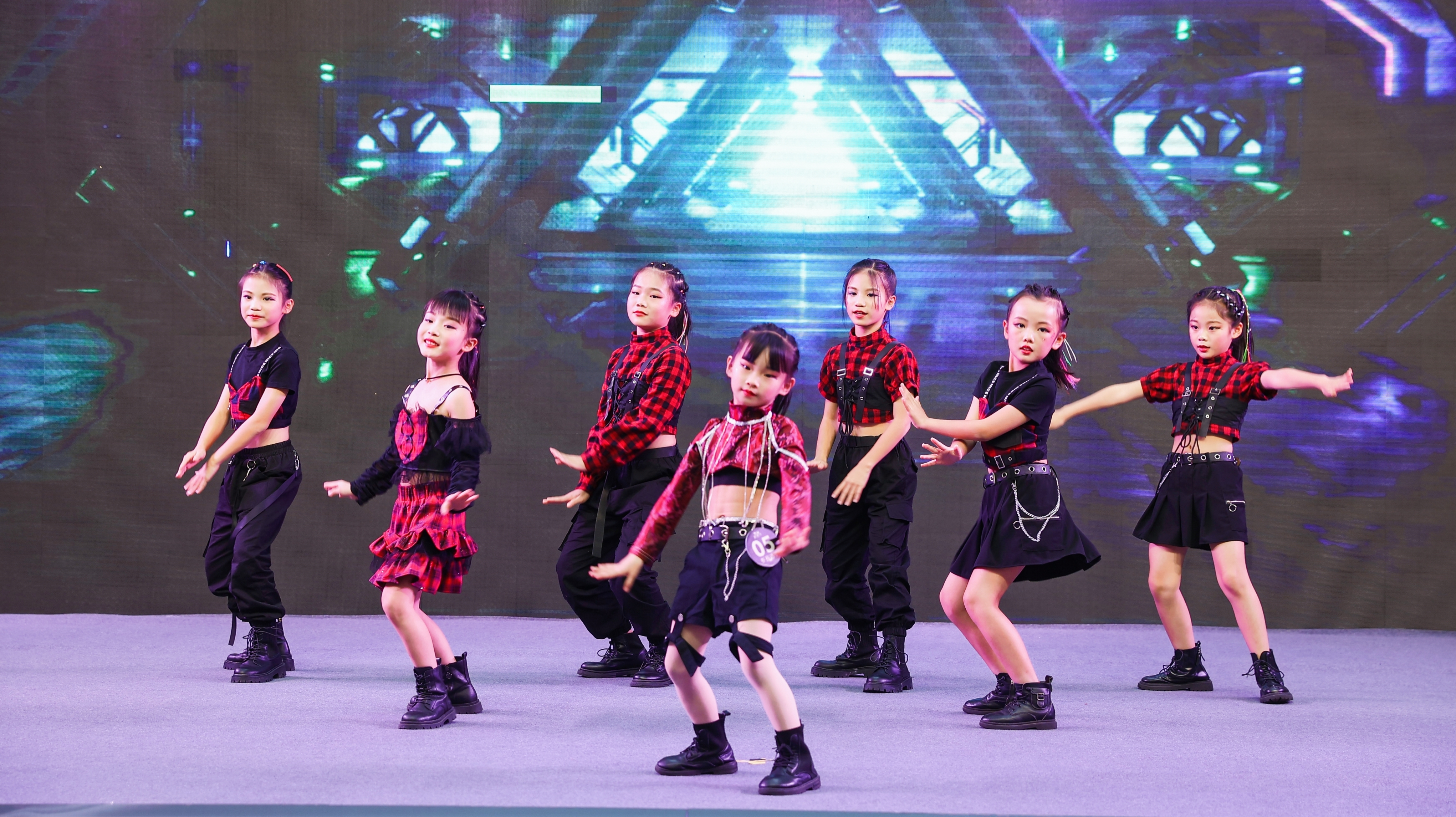 专访 | 舞林新生代广州赛区 彩虹少女组合：舞蹈让我们的青春闪耀