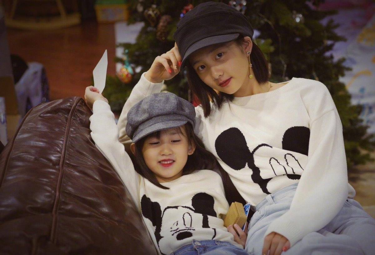 黄磊夫妇太开明了！带8岁女儿去烫发，妹妹秀新发型比多多还臭美