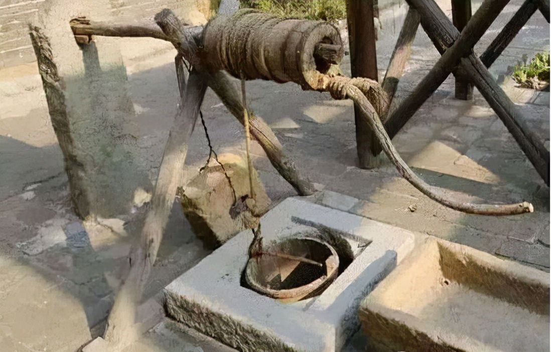 轱辘井在农村70年代以前是非常常见的,而且一个村在口能有这样一口