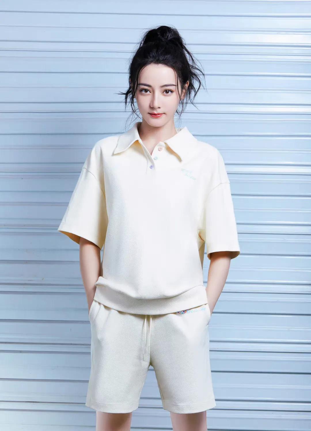 迪丽热巴近期穿搭