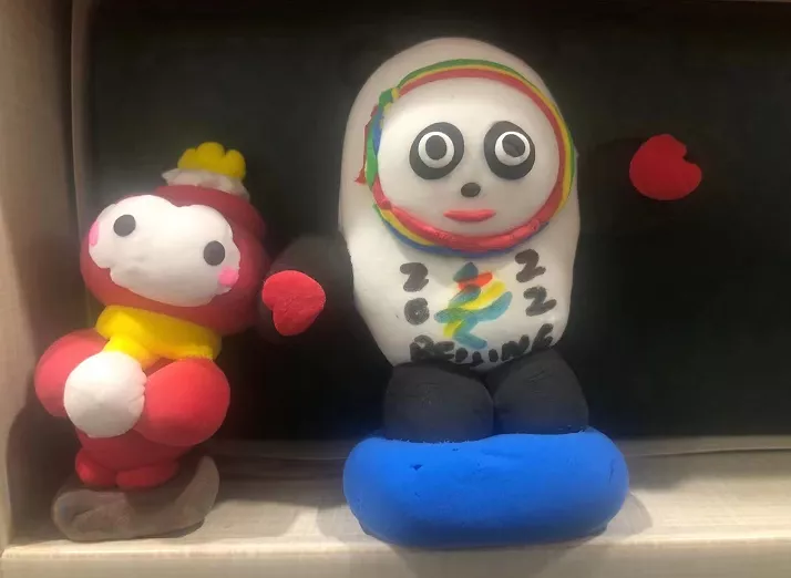 济南一村口惊现巨型冰墩墩！爆火后被村长连夜&ldquo;解救&rdquo;，网友：现在的我你高攀不起