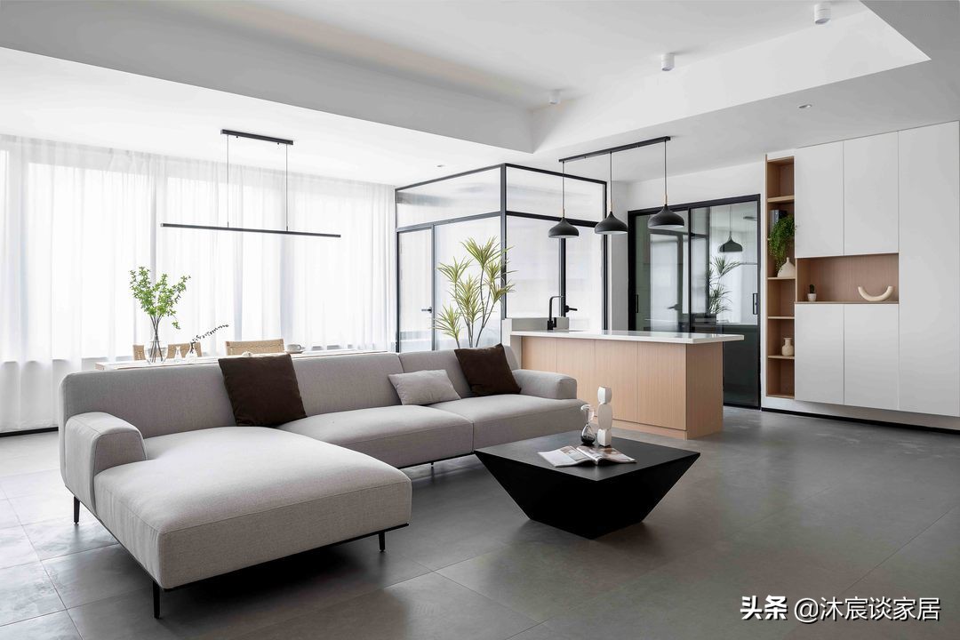 重庆夫妻的新家，因太会装修而走红，凭白墙与原木就让家温馨治愈