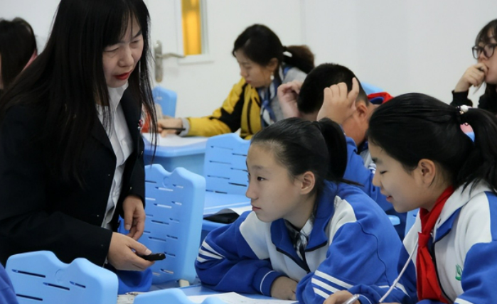 深圳教师呈现“断崖式”降薪，年薪缩水8到10万？老师内心很慌张