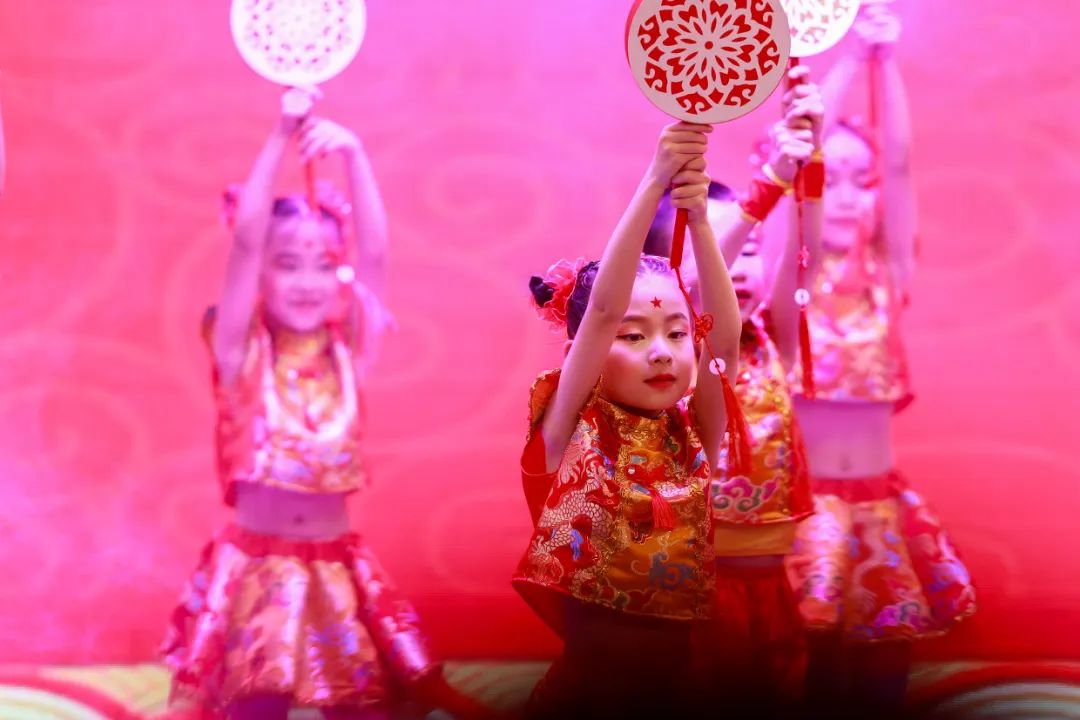 华阳实验小学举行“童星耀五月·艺术绽花开”群舞比赛（续）