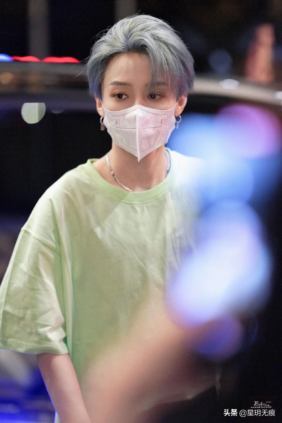 刘雨昕《街舞5》下班路透低调清爽 银灰新发色个性亮眼