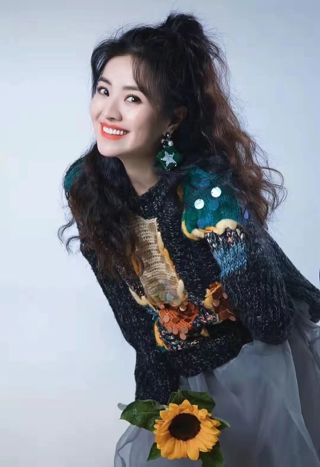 前央视主持经纬老公首曝光！一口东北话声音年轻，打情骂俏好恩爱