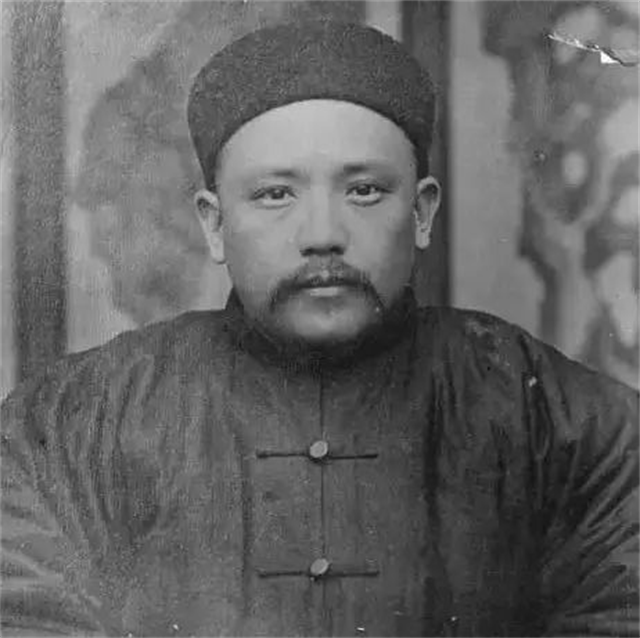 高考数学交白卷，作文只写28字，大学校长看到试卷后：你被录取了