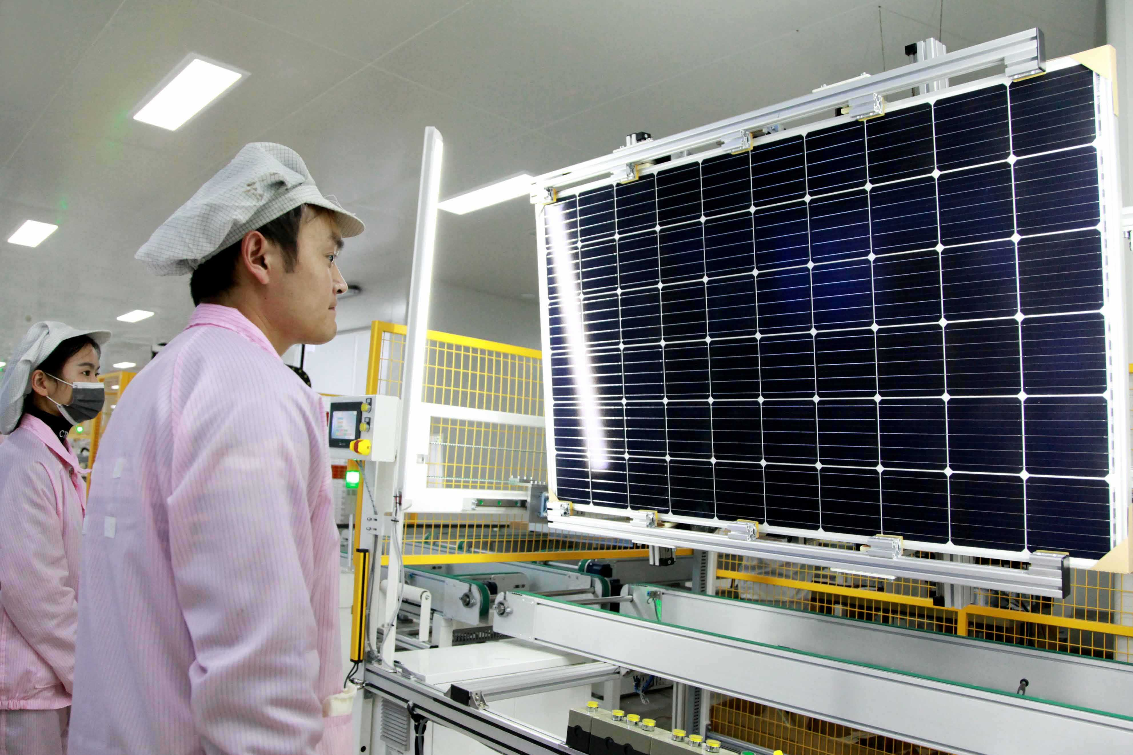 老美负责吹牛，中国负责实现，打不垮的中国光伏，终将改变世界