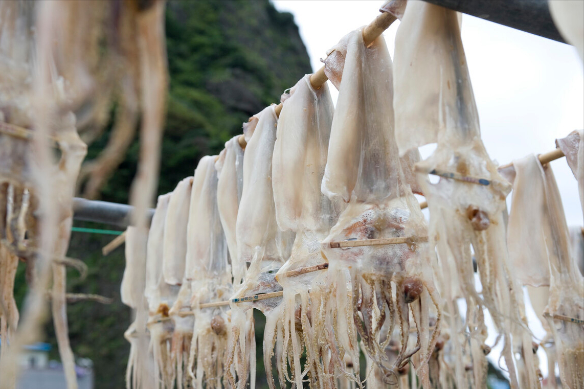 干鱿鱼不能只用水泡，海边人教你一招，泡发又快又好，干货变海鲜