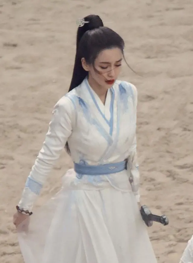 杨颖官宣离婚前还在秀恩爱,疑为新剧加热度,任嘉伦被利用了吗