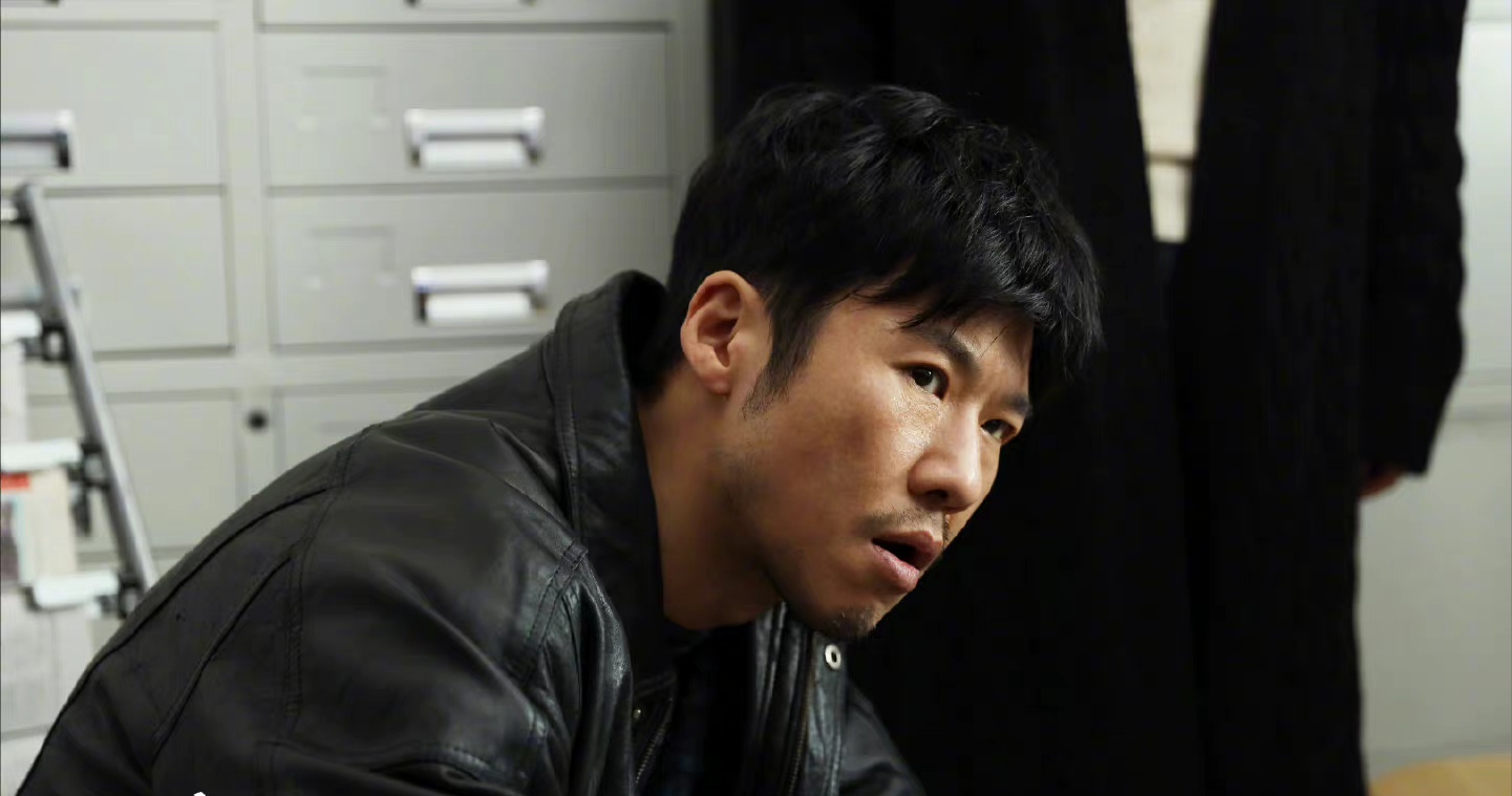 同样与娱乐圈男神搭戏，李小冉演技变化差别大，全程一张面孔