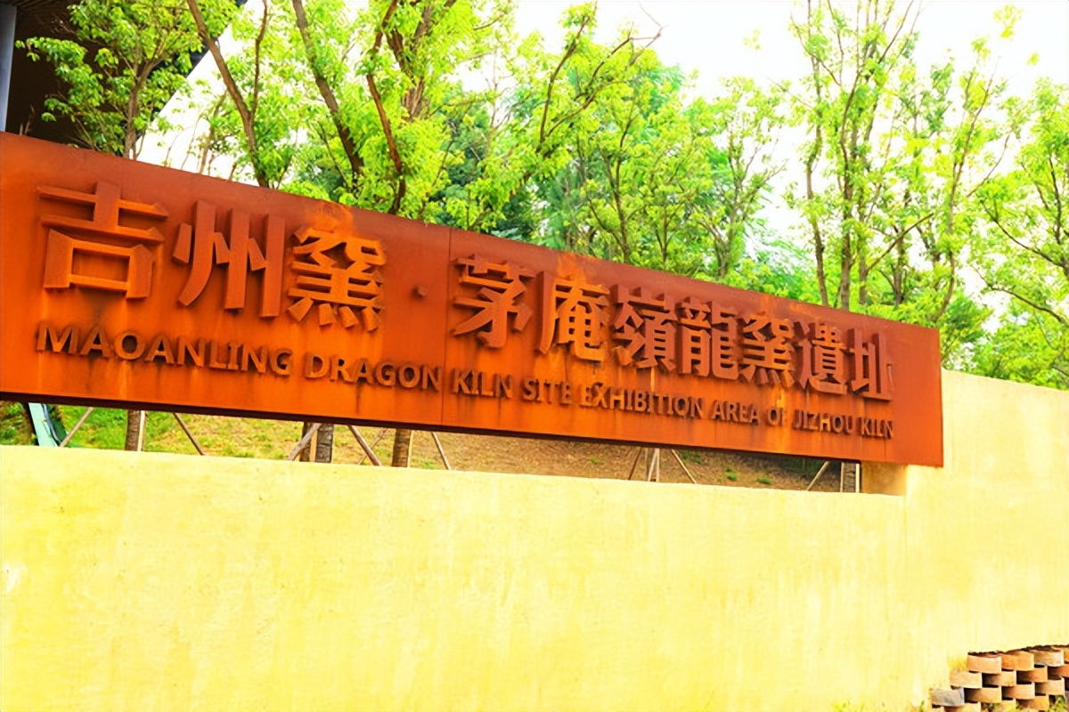 江西生产瓷器的地方，不光是瓷都，还有一处与景德镇齐名