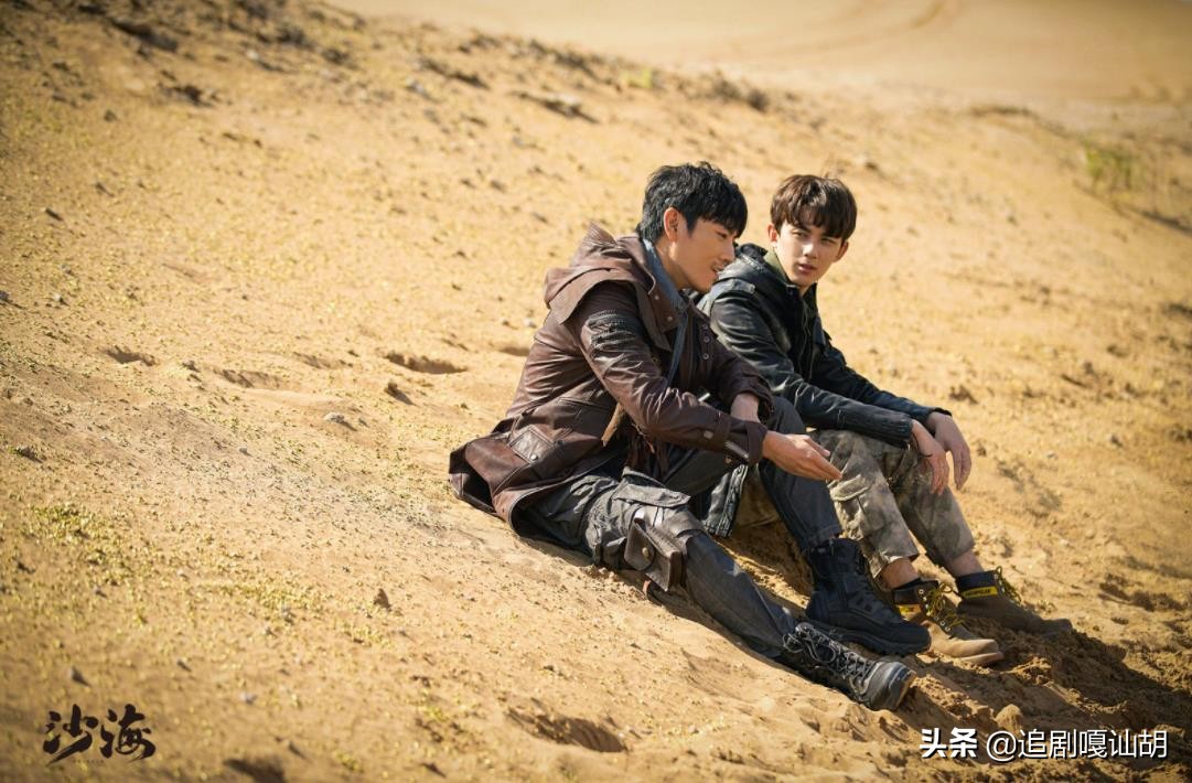 (秦昊饰演)和黎簇(吴磊饰演)黎簇是个高中生,围绕他又出现了像苏万,杨