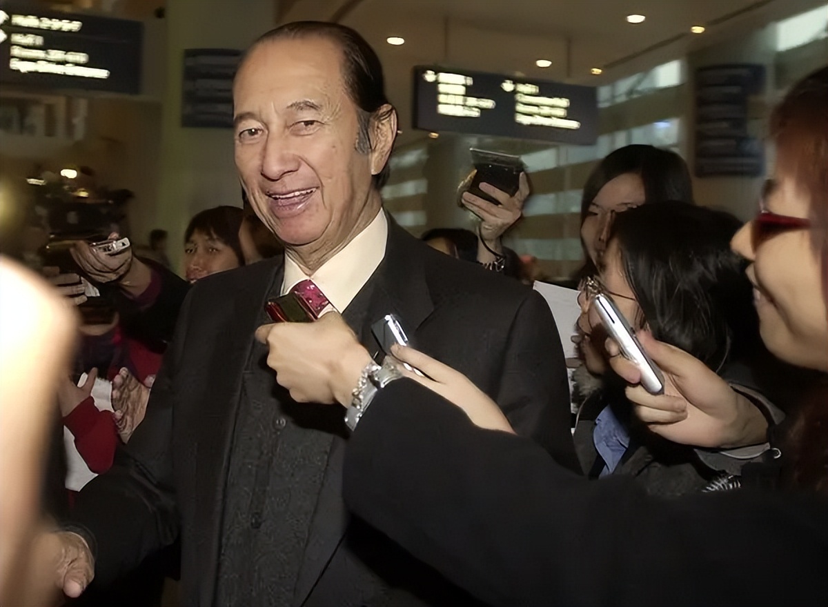 “叛逆千金”何超盈：生于千亿豪门，为何偏携14亿嫁“寒门学霸”