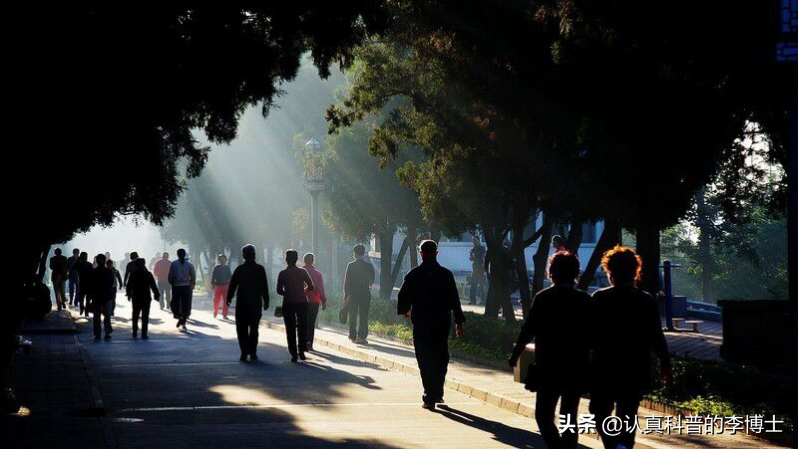 身体好不好，看鞋就知道？鞋底如果是这几种情况，需多留意