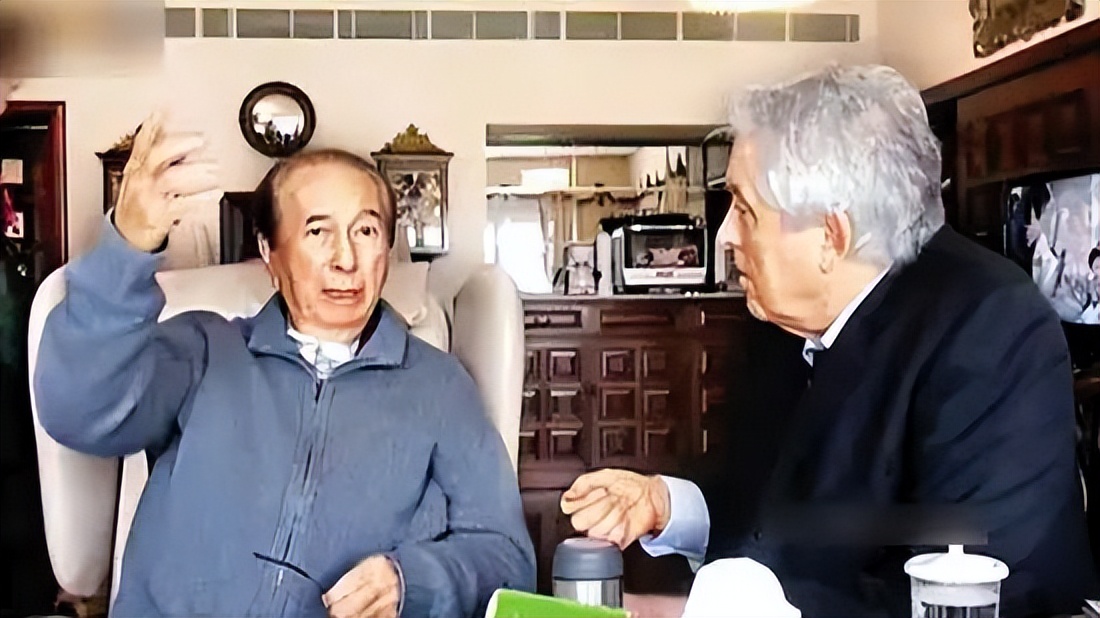 何猷龙：23岁娶初恋，结婚22年零绯闻，靠自己赚百亿家产