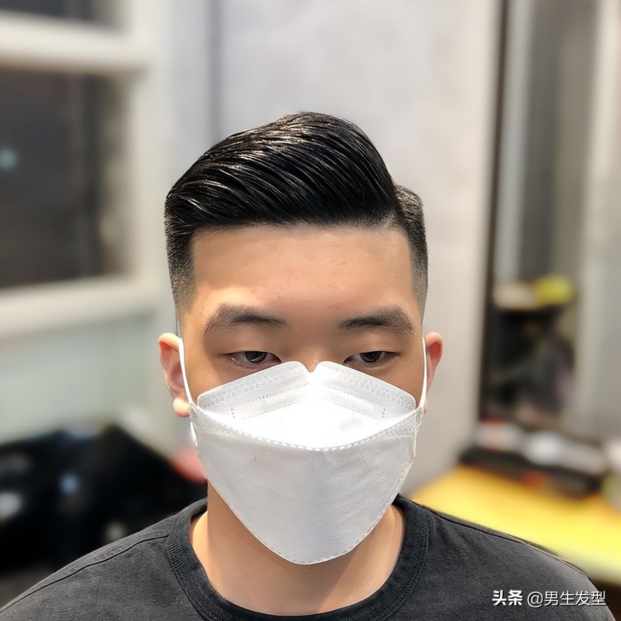 天熱了,男生別亂剪頭髮,試試這幾款潮流髮型,越剪越帥氣 形象穿搭 第3張-戀愛小秘書-娜米 天熱了,男生別亂剪頭髮,試試這幾款潮流髮型,越剪越帥氣 形象穿搭 第3張