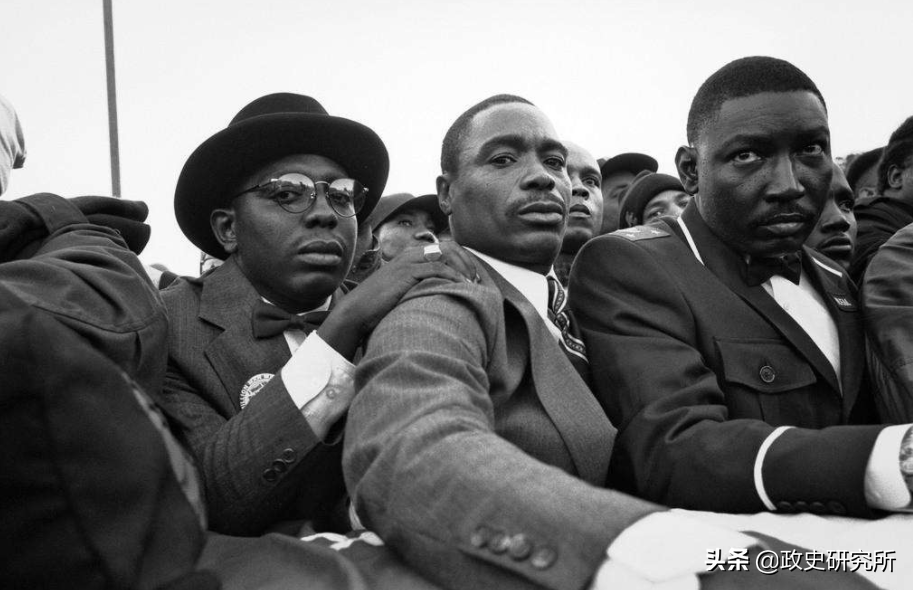 黑人留学生疯狂“猎艳”苏联女郎，遭苏联青年狂揍，引发黑人运动