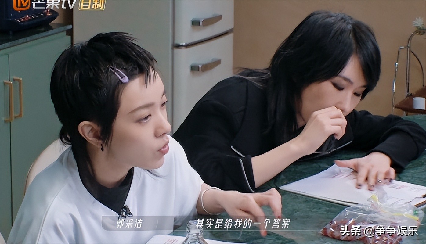 赵梦小组三拖一，赵樱子跑调有点拉垮，那英准确预判太好笑