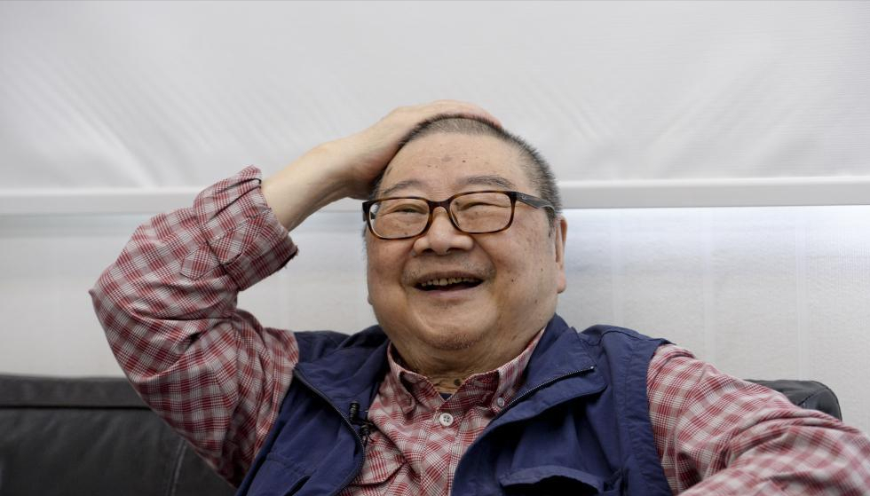 倪匡离世，晚年悉心照顾脑退化太太：我剩下一口气也想留在她身边