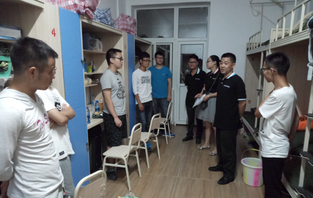 本科生室友称兄道弟，研究生多半是“点头之交”，差距怎么这么大