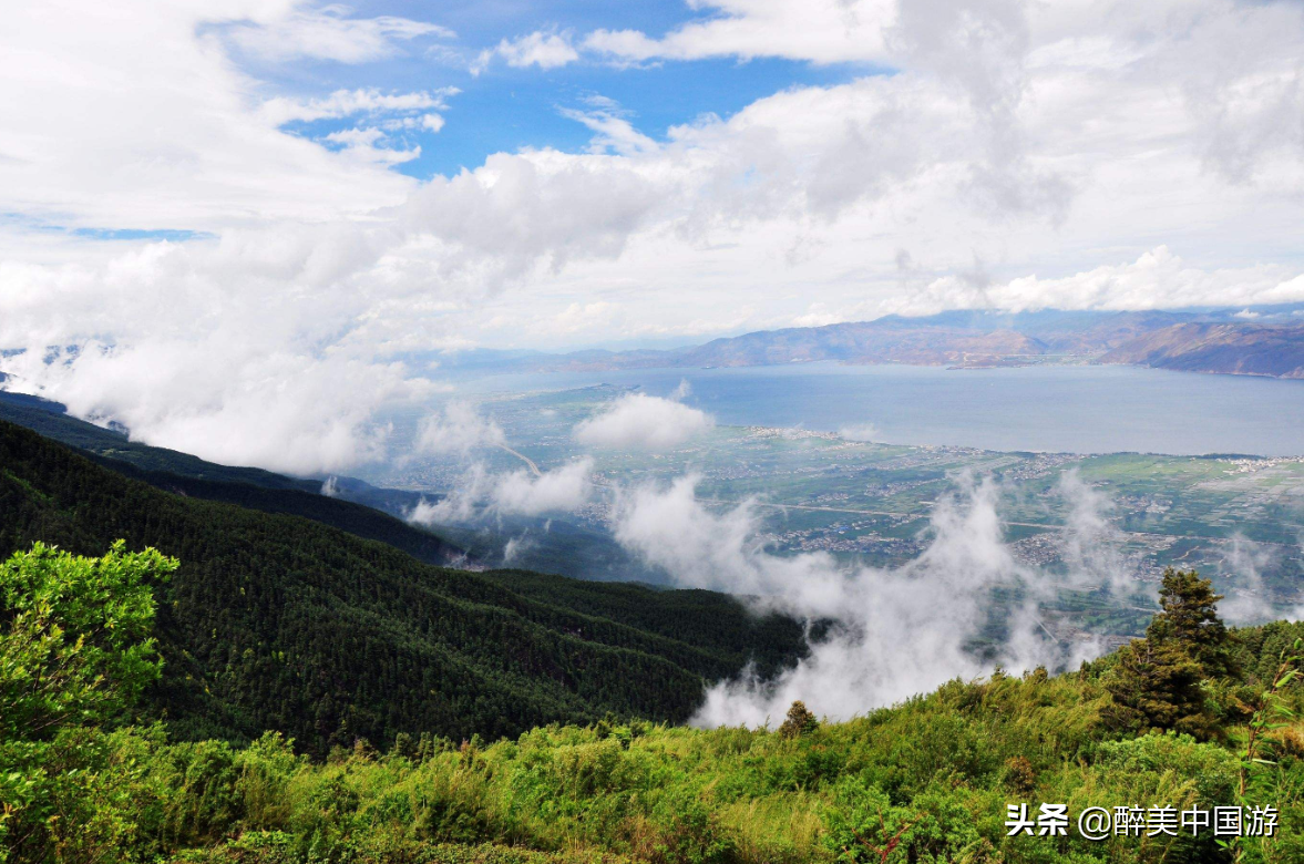 登临苍山，巍峨雄壮，冬末看雪，夏初赏花，原生态自然景观独特