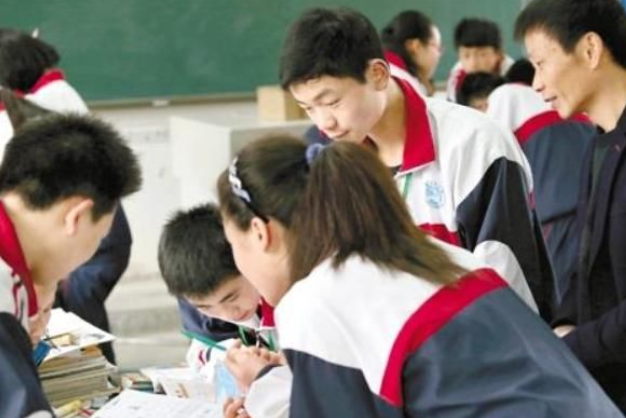 网传消息，2023年初中生将按分配上高中？不中考分流了吗？