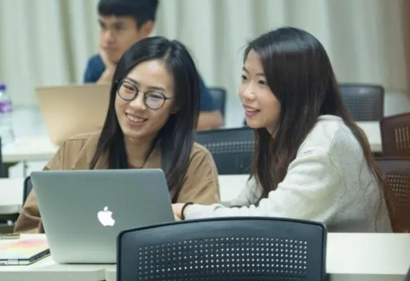 大学生“硬核”请假条走红，理由让老师无法拒绝，老师：尊重祝福