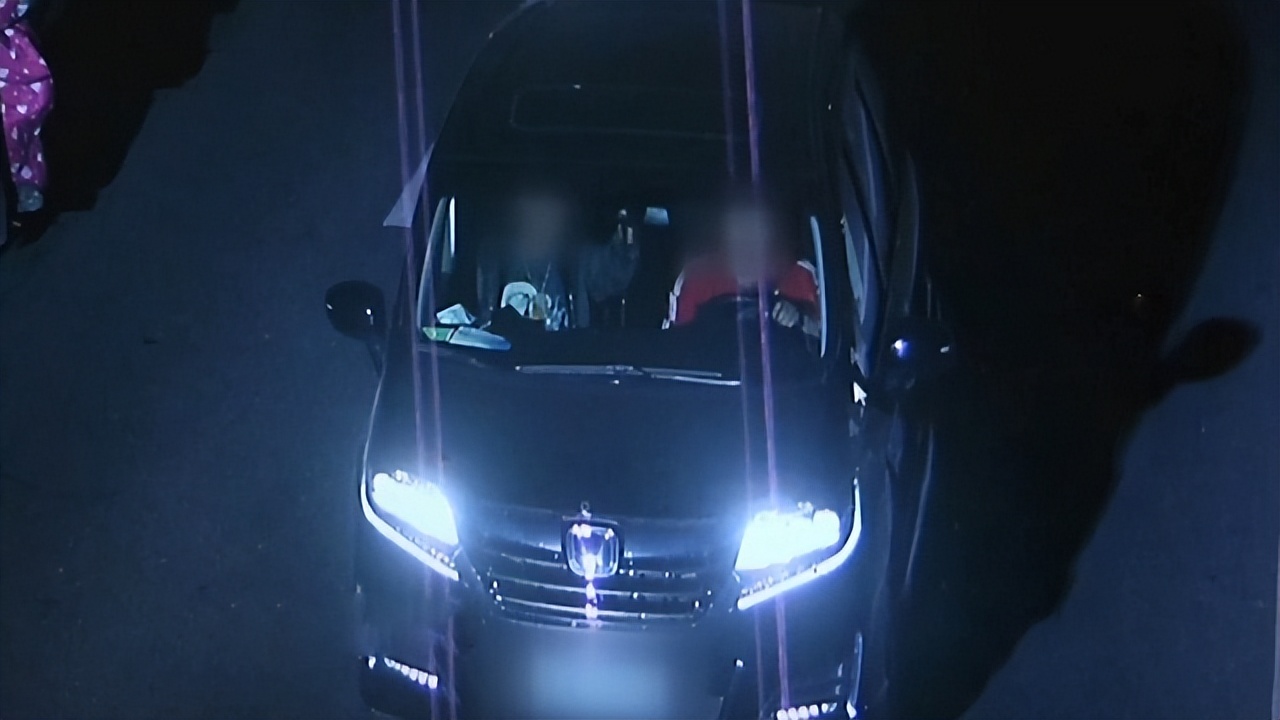 17年苏州运河夜夜有美女登船，警方锁定旧货船，破门后被震撼到了