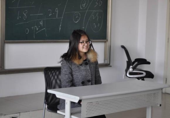 高校的“贴心”操作，将学生成绩单包邮到家，还附送挂科预警