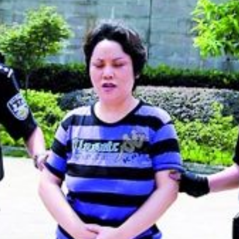 2009年，“重庆谢姐”被判18年罚金102万，曾包养16名小鲜肉玩乐