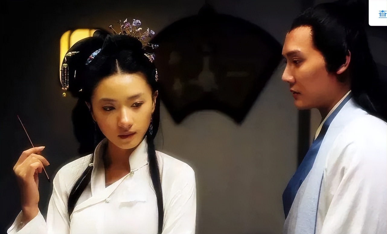 万茜嘟嘴，热巴、吴宣仪眨眼，女星油起来和男星简直不相上下