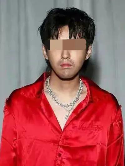 娱乐圈那些私生活混乱的男星，陈翔劈腿，陈浩民婚内“狼吻”嫩模