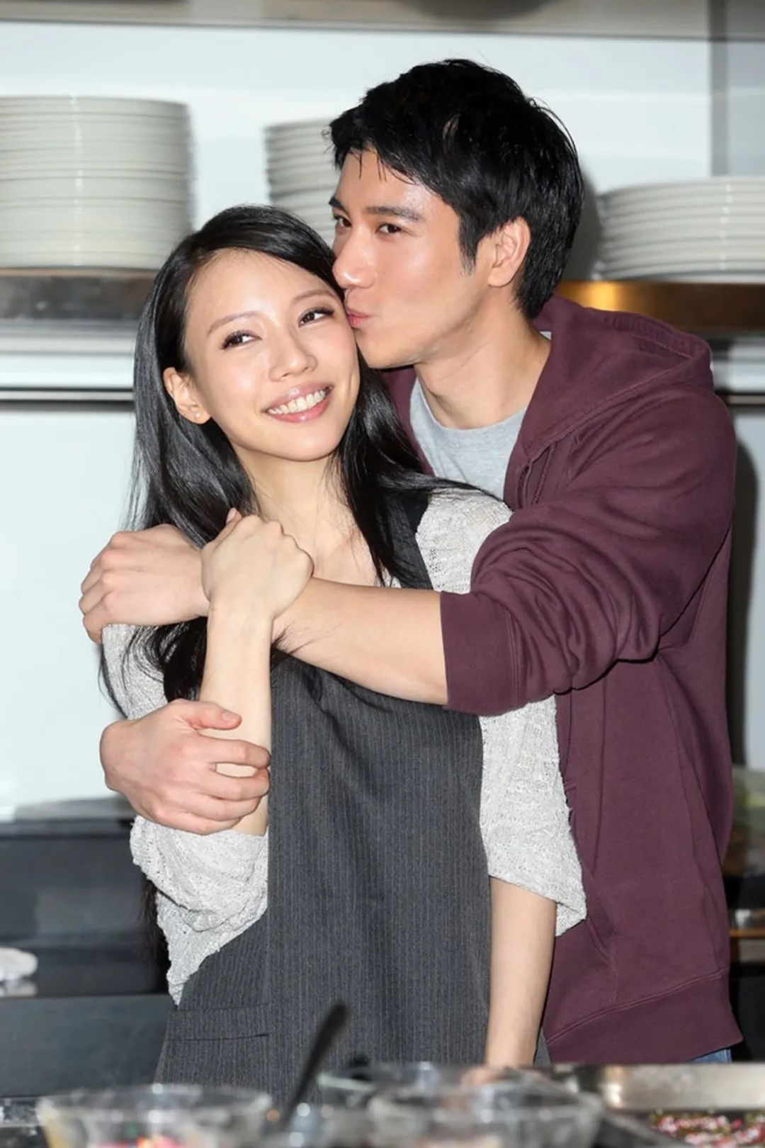 王力宏现身北京机场，心情似乎不受影响，周杰伦连夜取关撇清关系