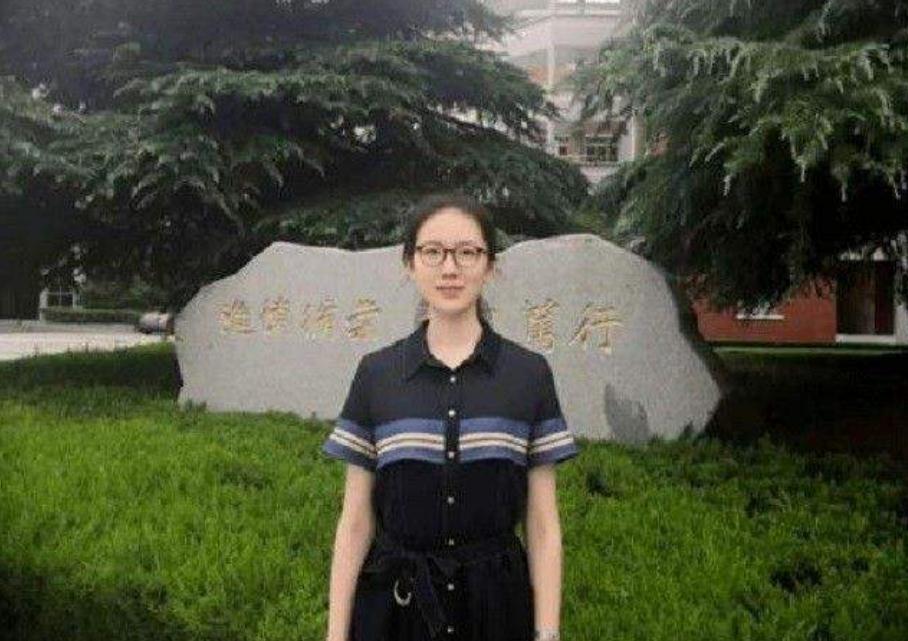 被清北拒绝的“状元”白湘菱，港大捡漏录取，自称以后想赴美读研