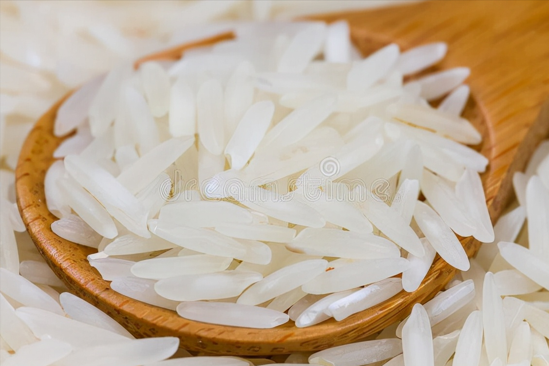 买大米，长粒和圆粒有啥区别？原来有2点不同，很多人搞不懂