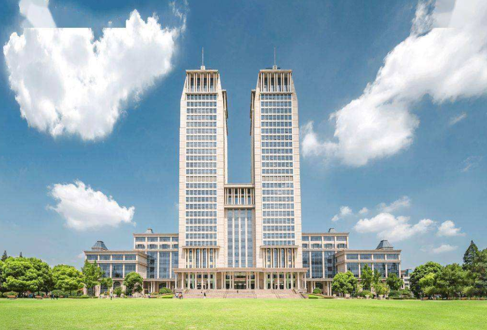 2022中国大学排名公布，武汉大学表现亮眼，西安交大退步明显