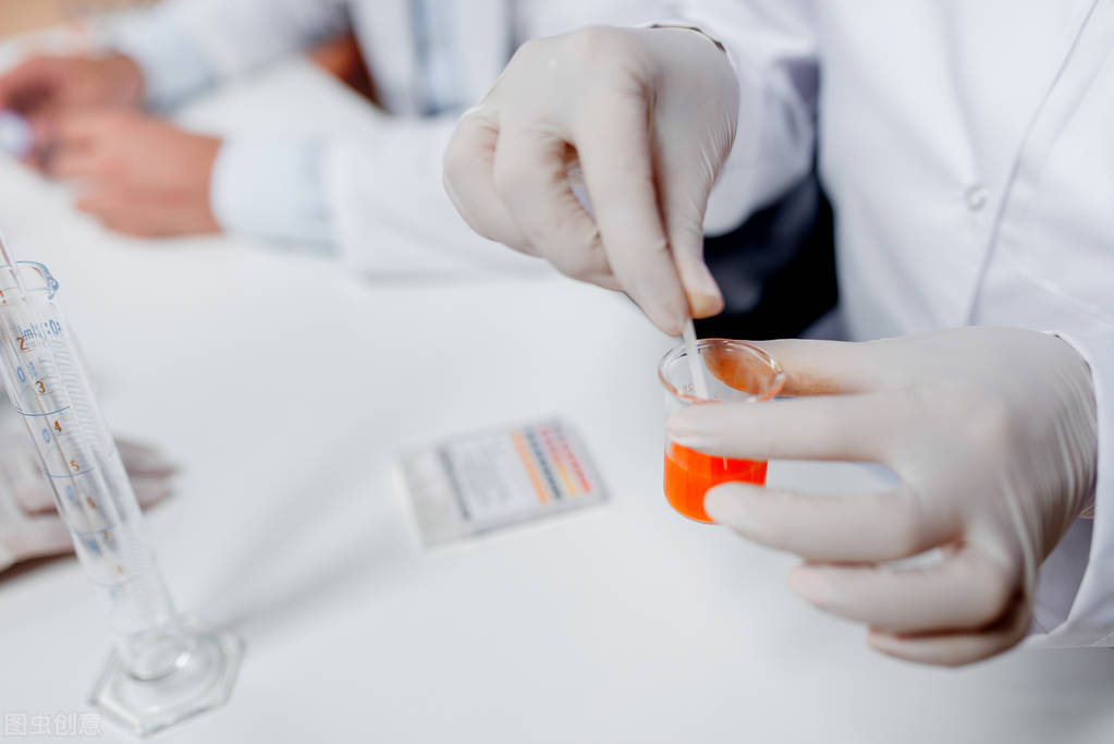 身体出现6个症状，可能是尿毒症的“求救信号”，不要忽视了