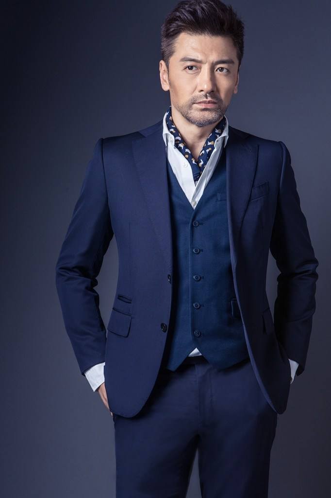 穿西装好看的男星只服这16位,个个英俊潇洒,妥妥的男神范