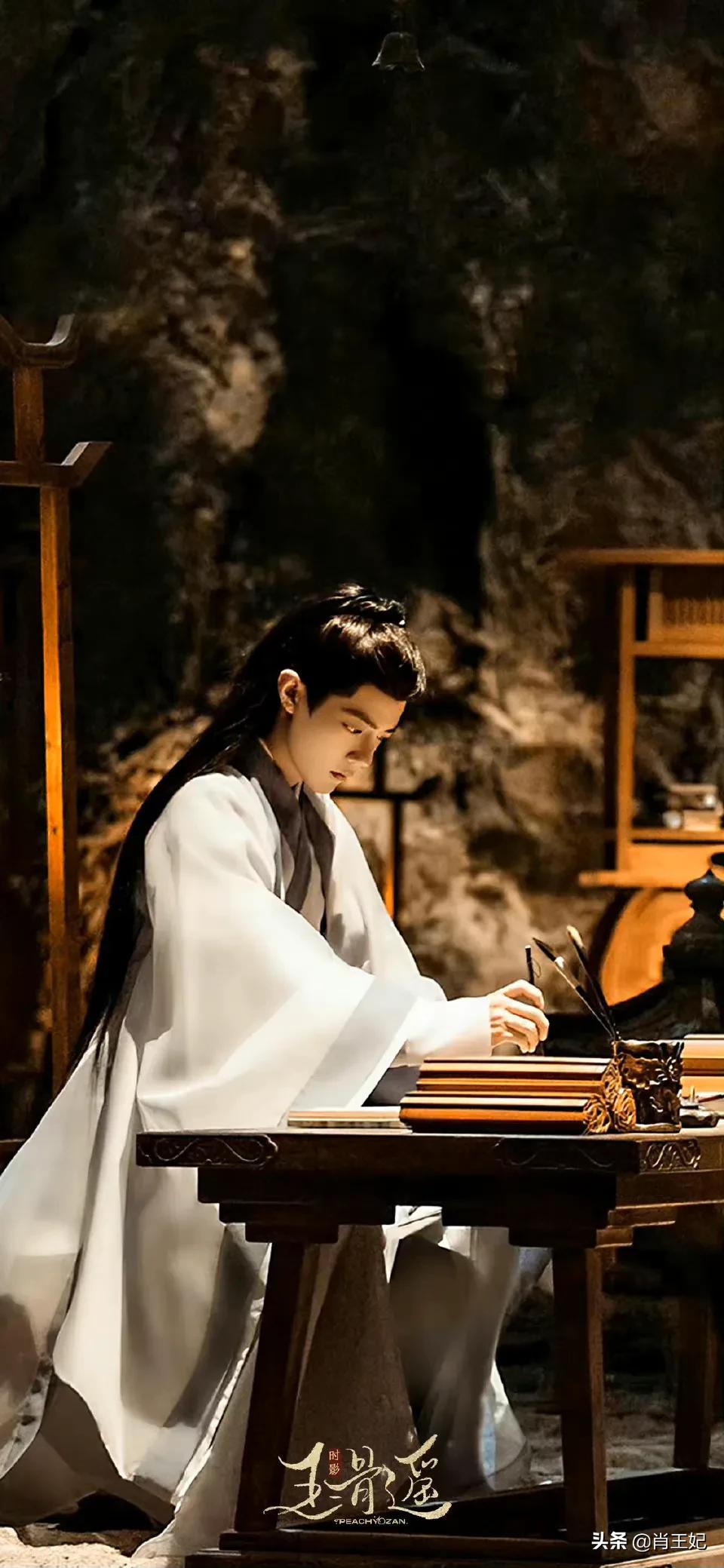 桃桃的一组生图,肖战的眼睛真好看,灵气逼人鲜花与少年绝配