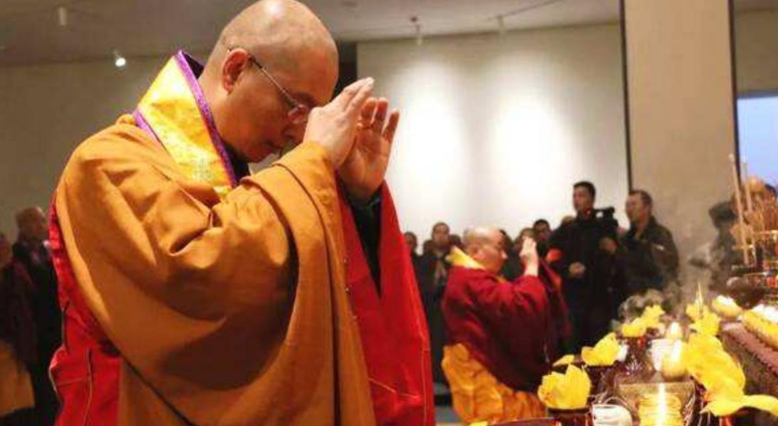 灭门案逃犯混成高僧，藏身17年，开着奥迪进出寺庙