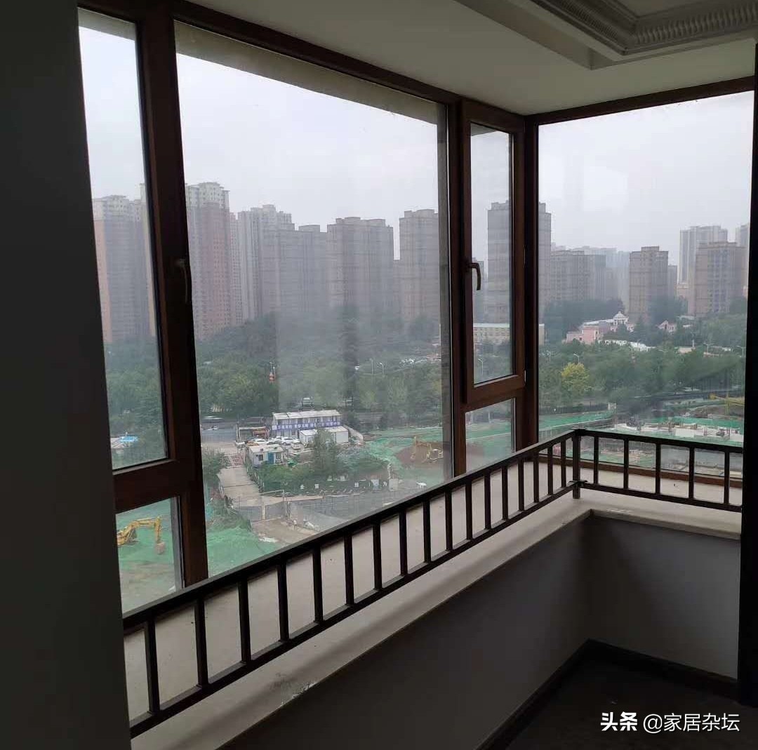 封陽臺有4種封窗方法，看完就知道怎么選了，但要注意4個選擇建議