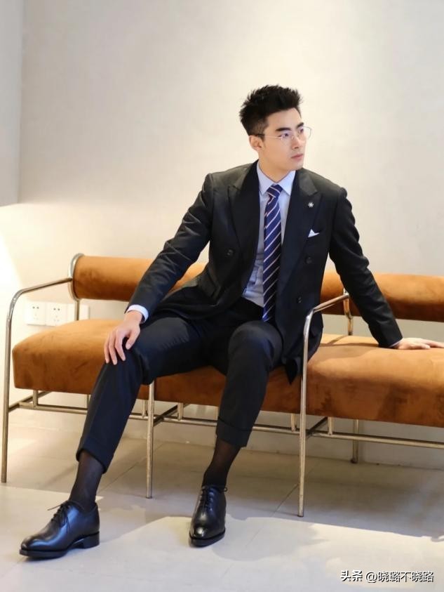 身高不到180的男生，少穿这3双鞋吧！邋遢显矮，不招女生喜欢