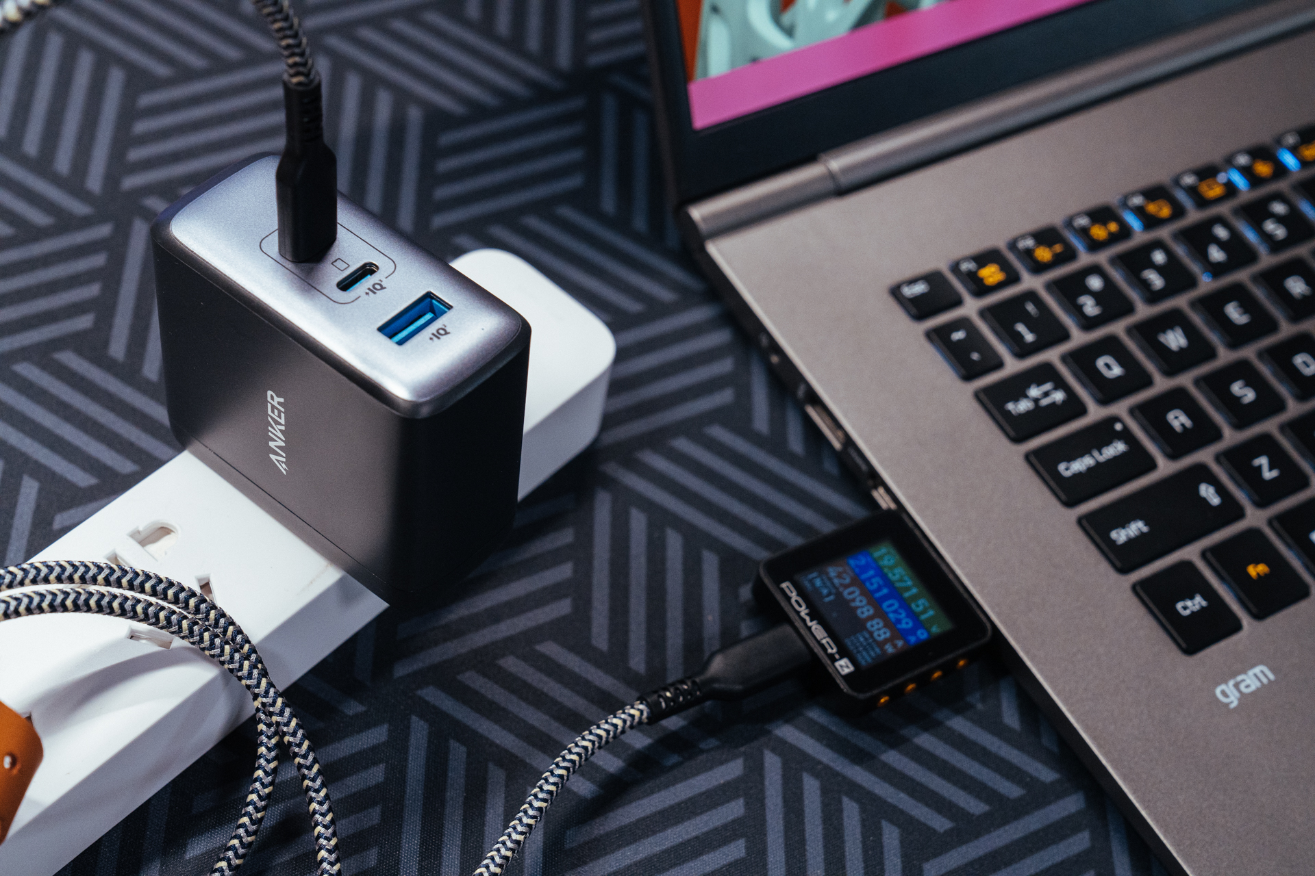 简洁条理，如何布置自己的办公桌面：轻办公好物分享