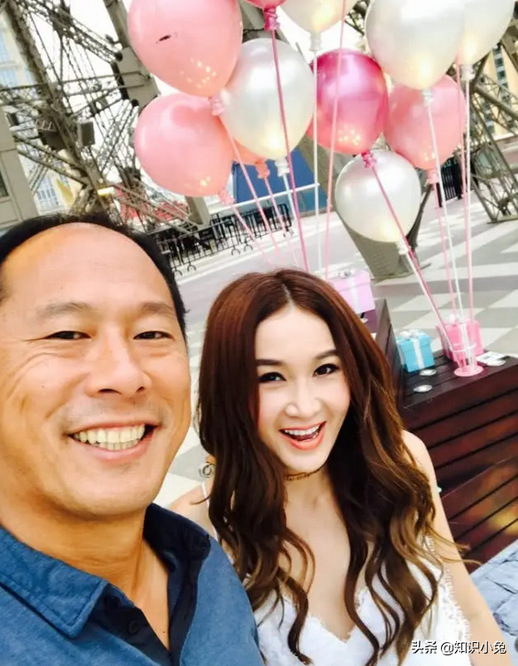 “不老女神”温碧霞与养子出游，12岁养子高大壮硕，被指太亲密