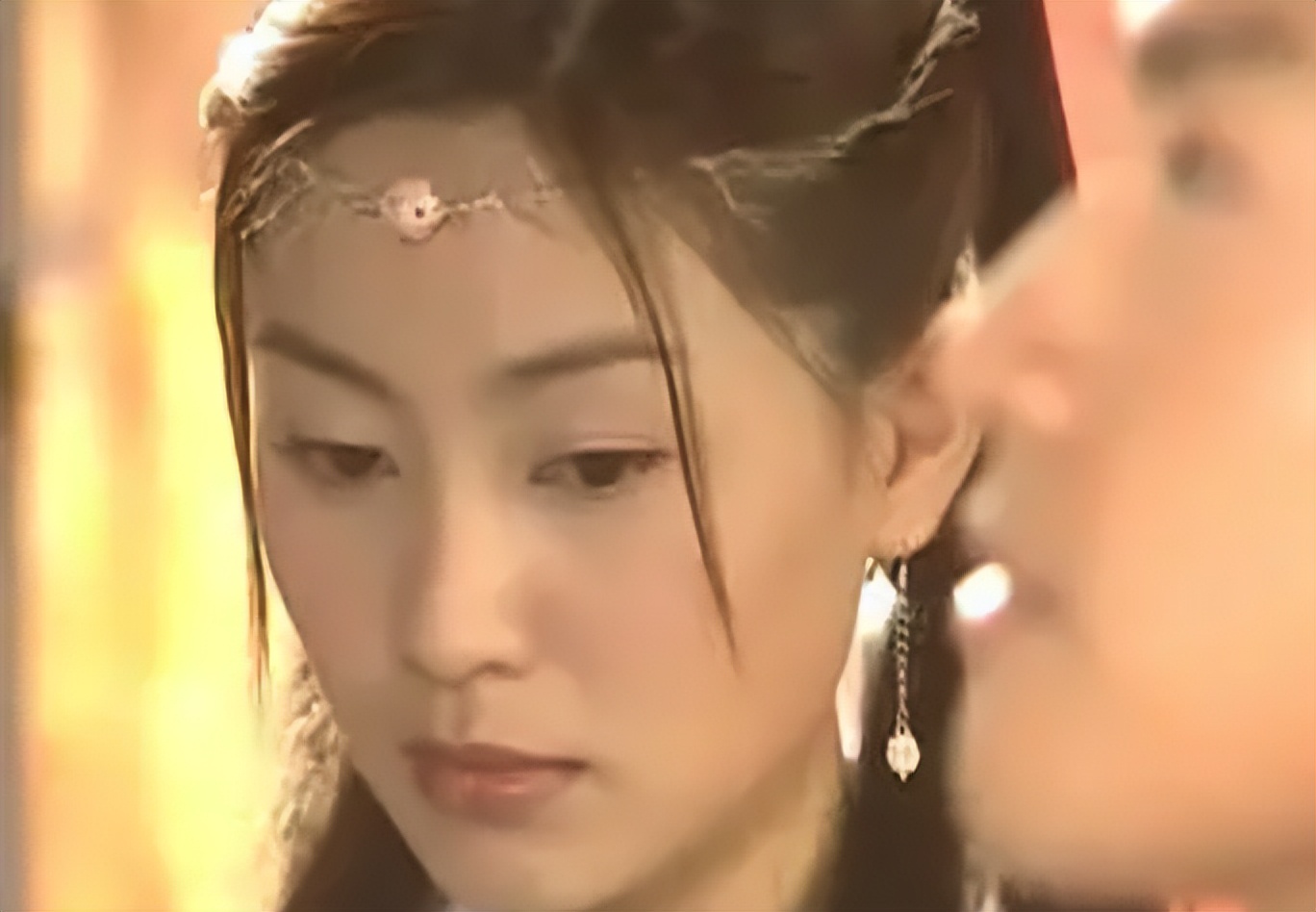 颜值不够别带“额饰”！13位女星造型PK，谁才撑得起倾国倾城